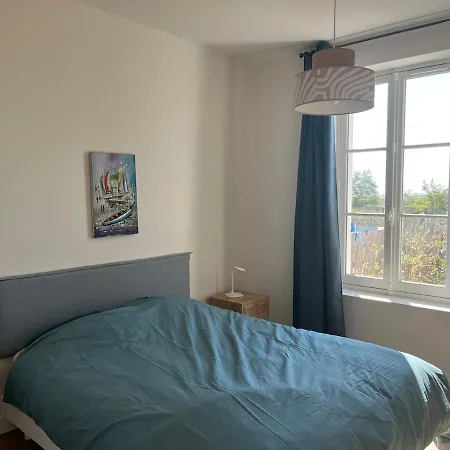 Vue Et A Pied A Boyardville, Jardin Prive